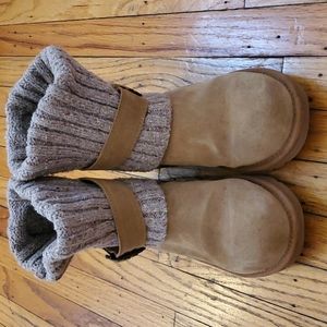 Ugg knit bootie, size 6, tan